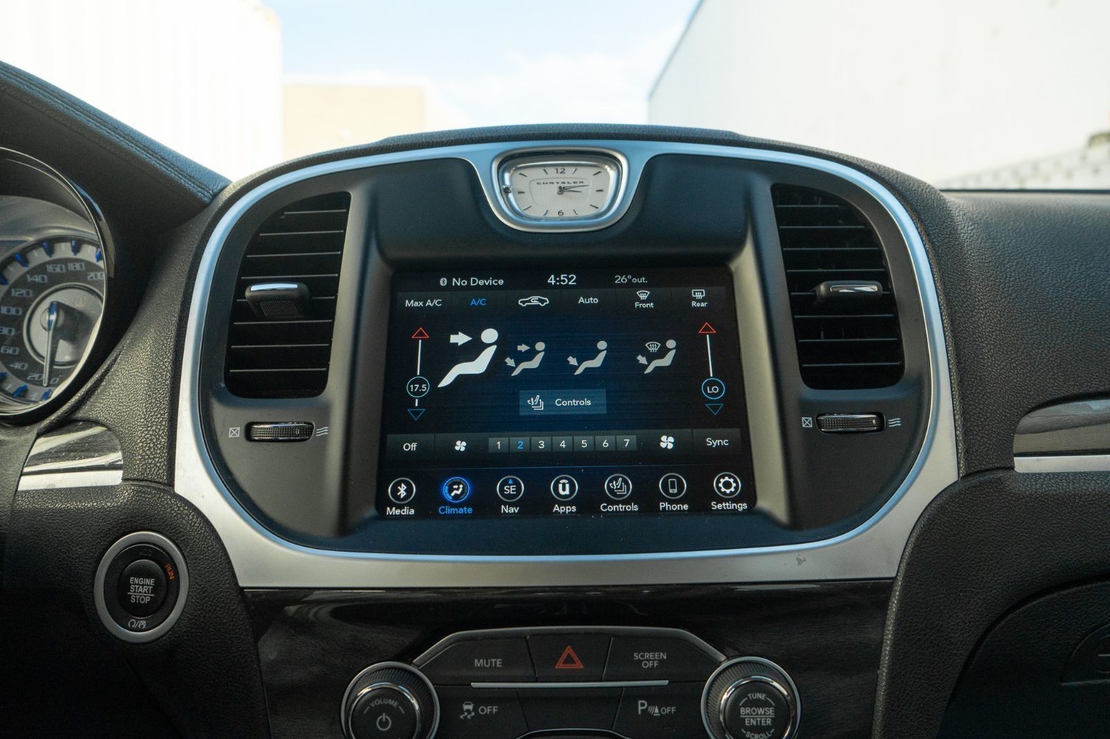 2022 Chrysler 300 Touring L-12