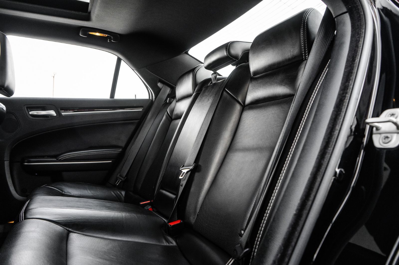 2023 Chrysler 300 S-32