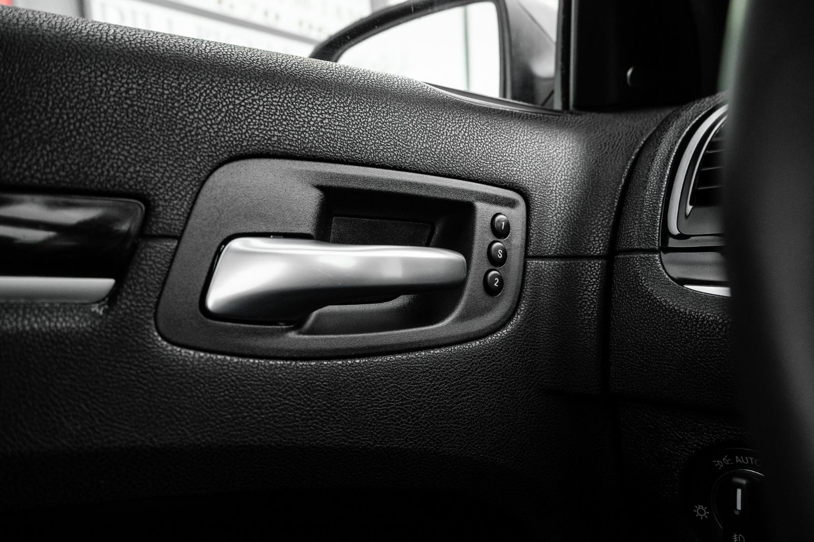 2023 Chrysler 300 S-24