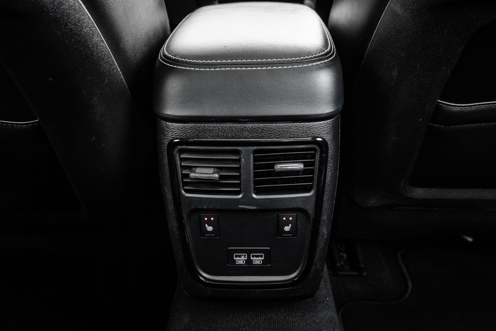 2023 Chrysler 300 S-33