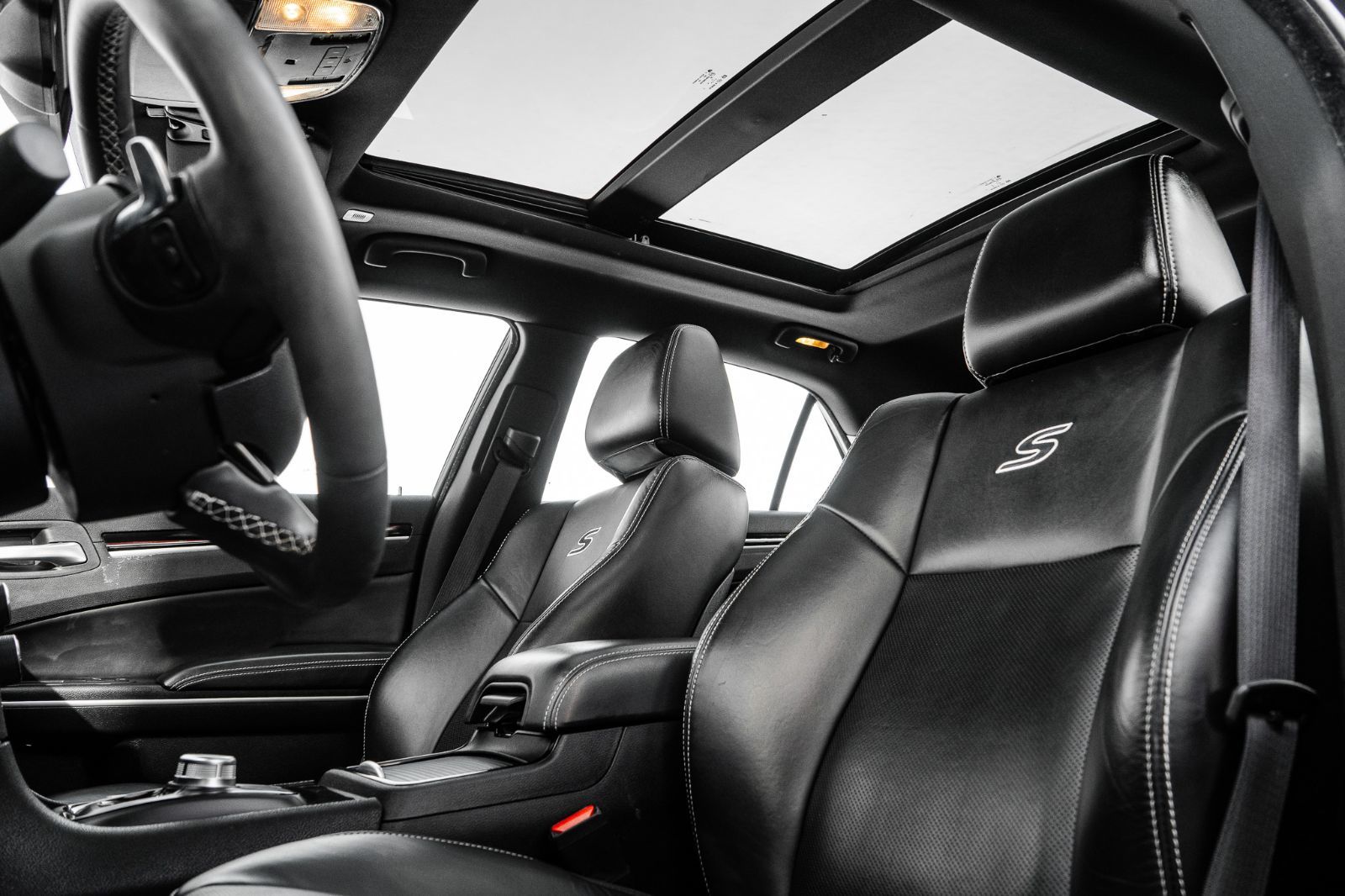 2023 Chrysler 300 S-29