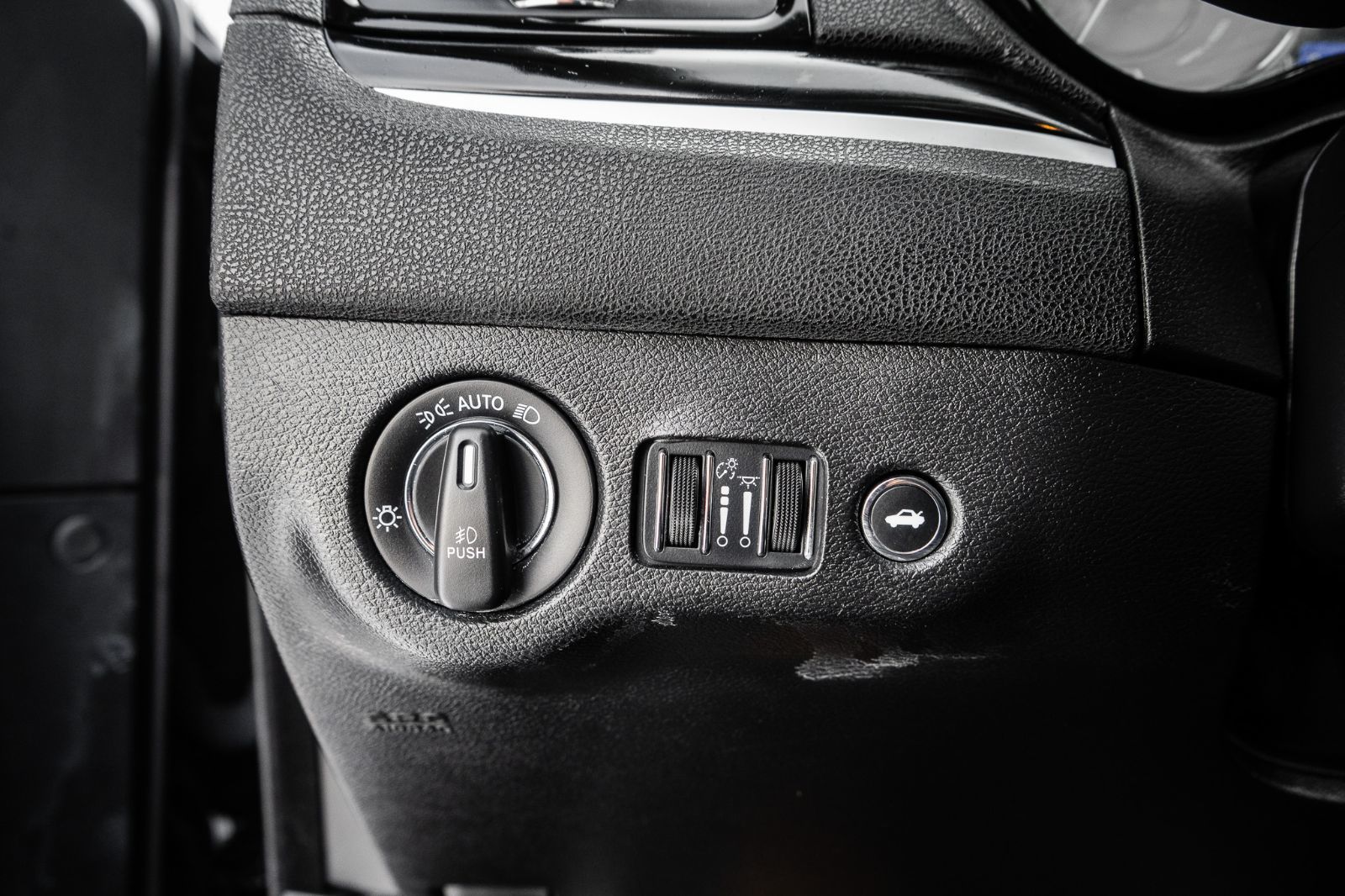 2023 Chrysler 300 S-27