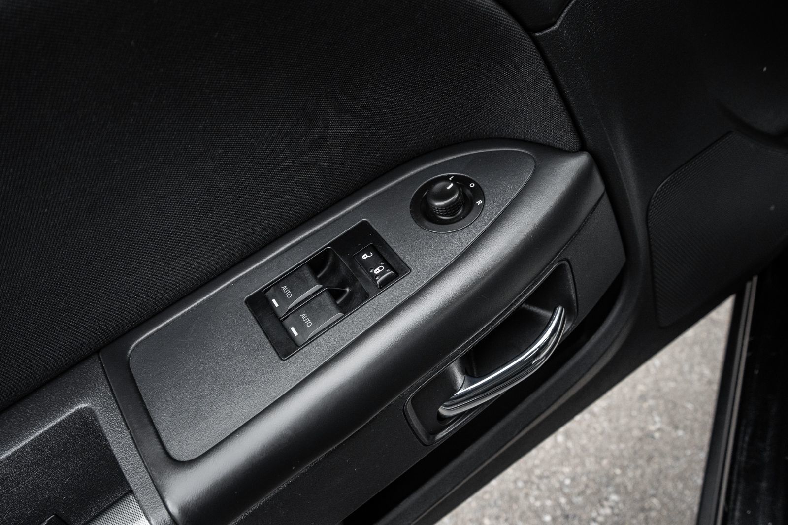 2014 Dodge Challenger SXT-18