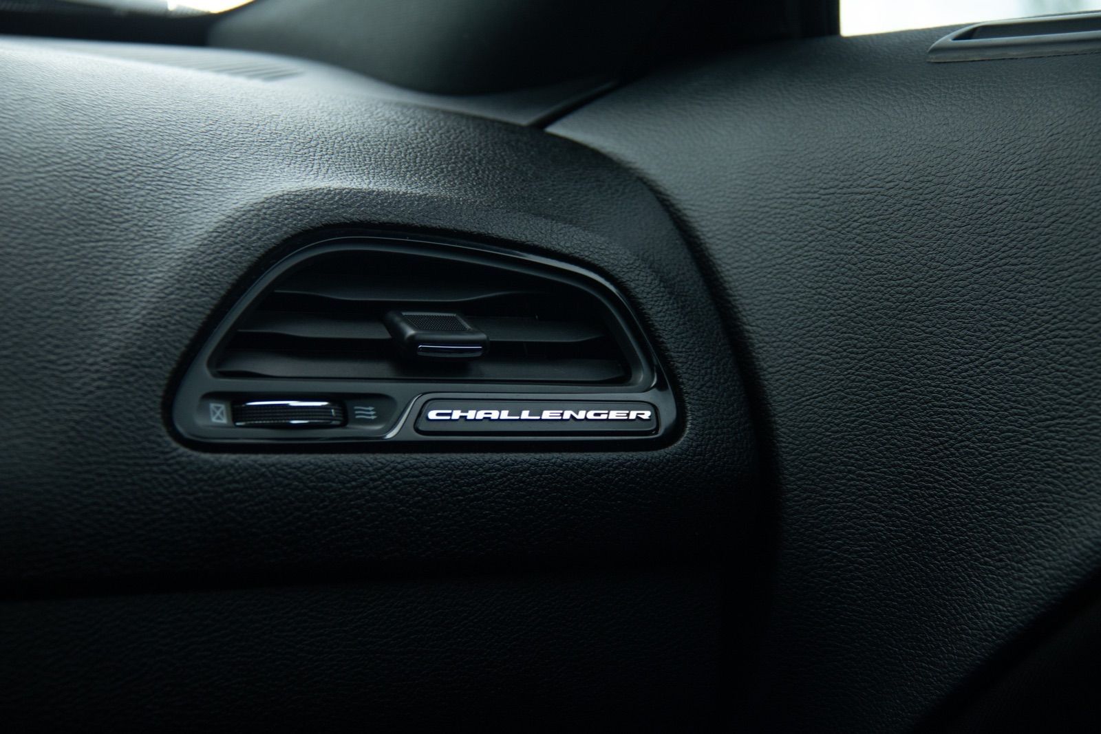 2021 Dodge Challenger SXT PLUS AWD-12