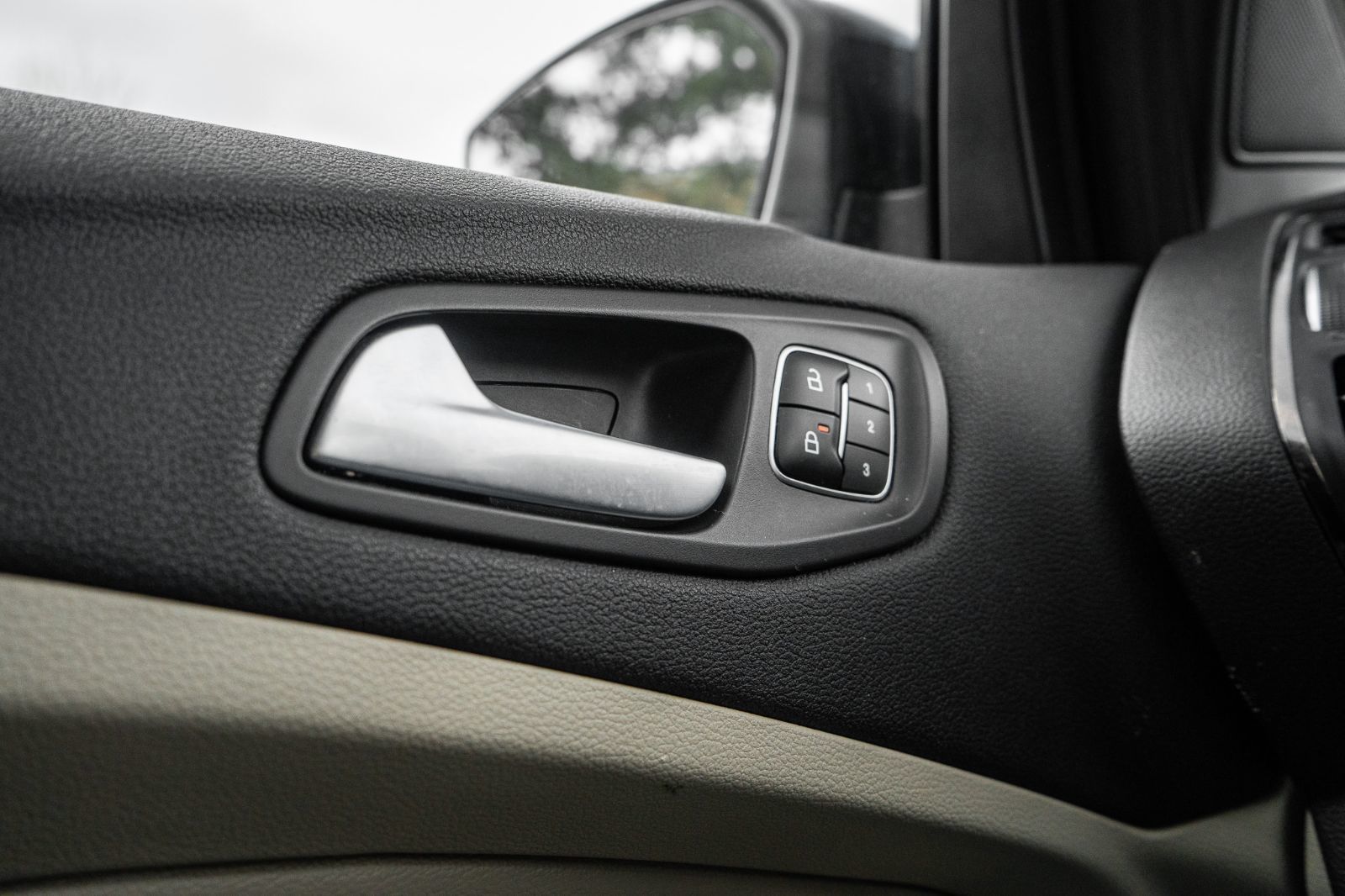 2017 Ford Escape Titanium-22