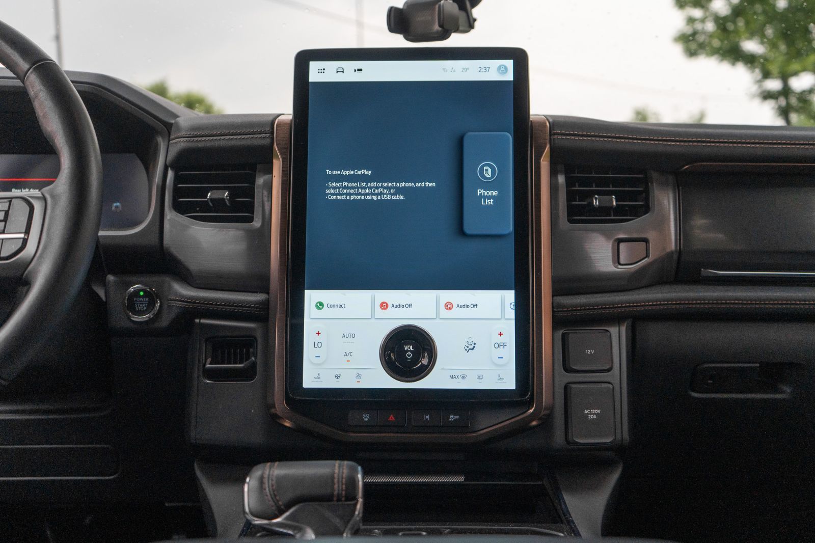 2022 Ford F-150 Lightning LARIAT-11