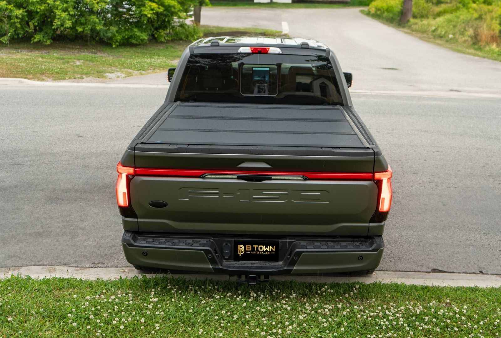 2022 Ford F-150 Lightning LARIAT-5