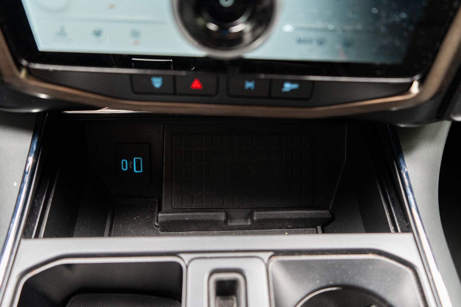 2022 Ford F-150 Lightning LARIAT-17