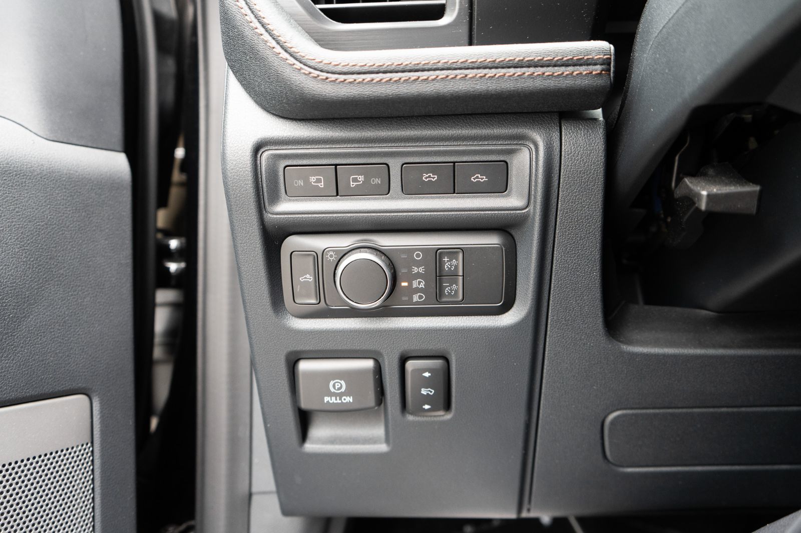 2022 Ford F-150 Lightning LARIAT-22