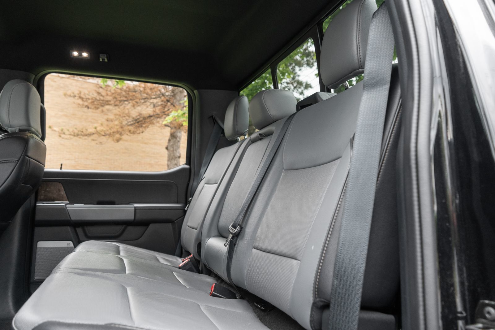 2022 Ford F-150 Lightning LARIAT-27