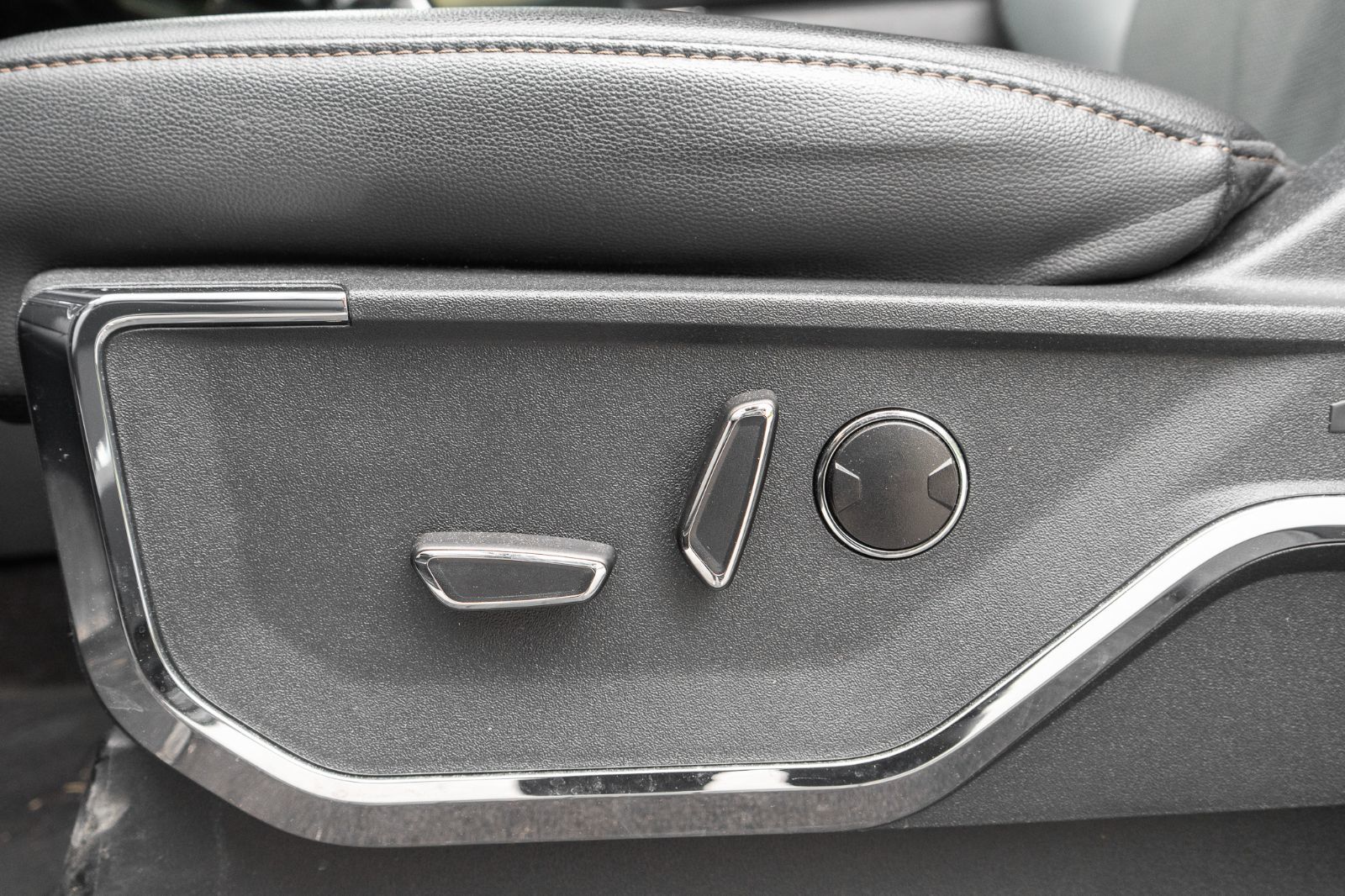 2022 Ford F-150 Lightning LARIAT-25