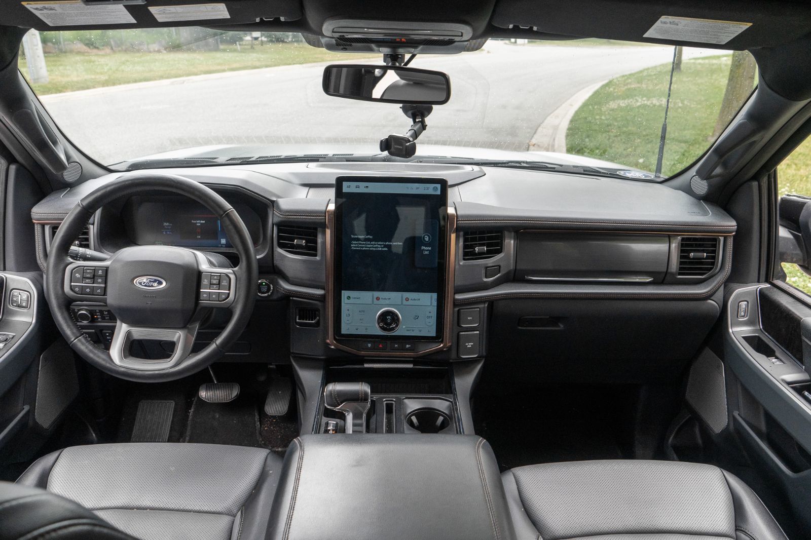 2022 Ford F-150 Lightning LARIAT-10