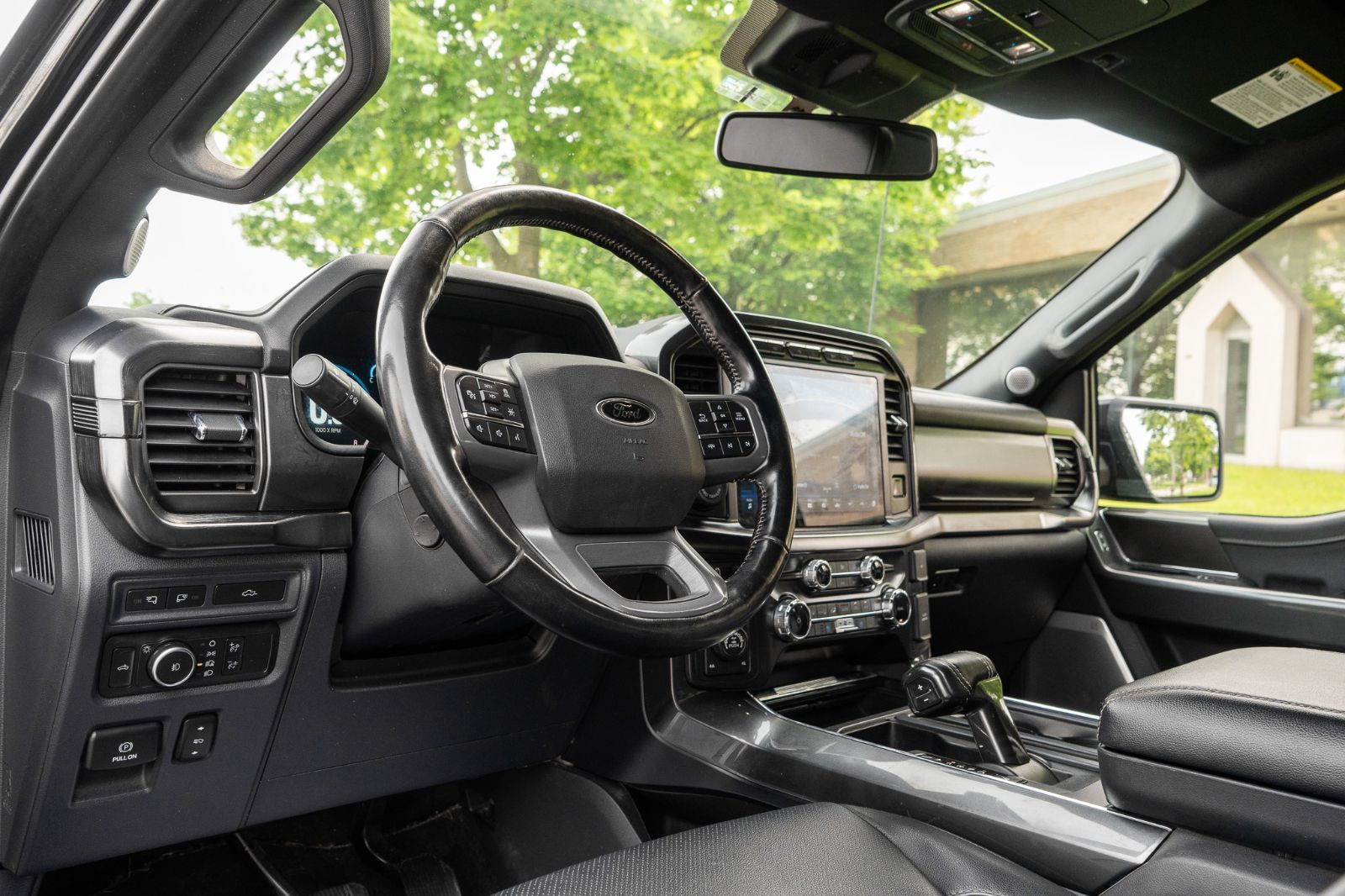 2022 Ford F-150 Lariat-25