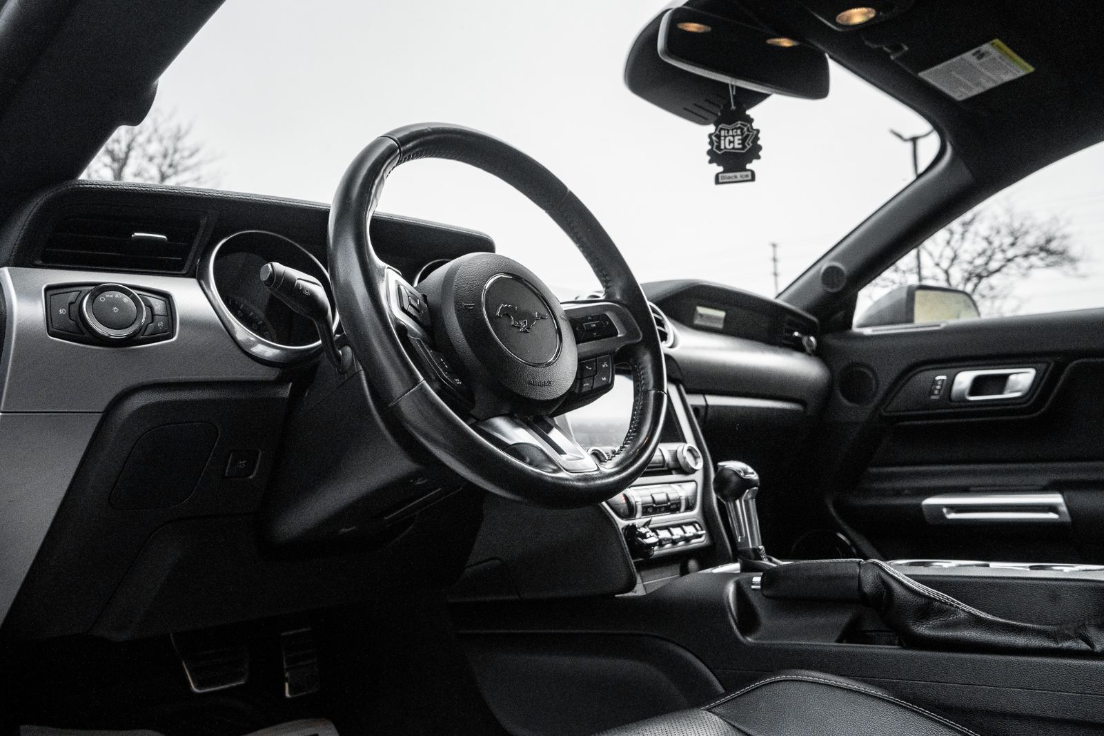 2018 Ford Mustang Ecoboost Premium-20