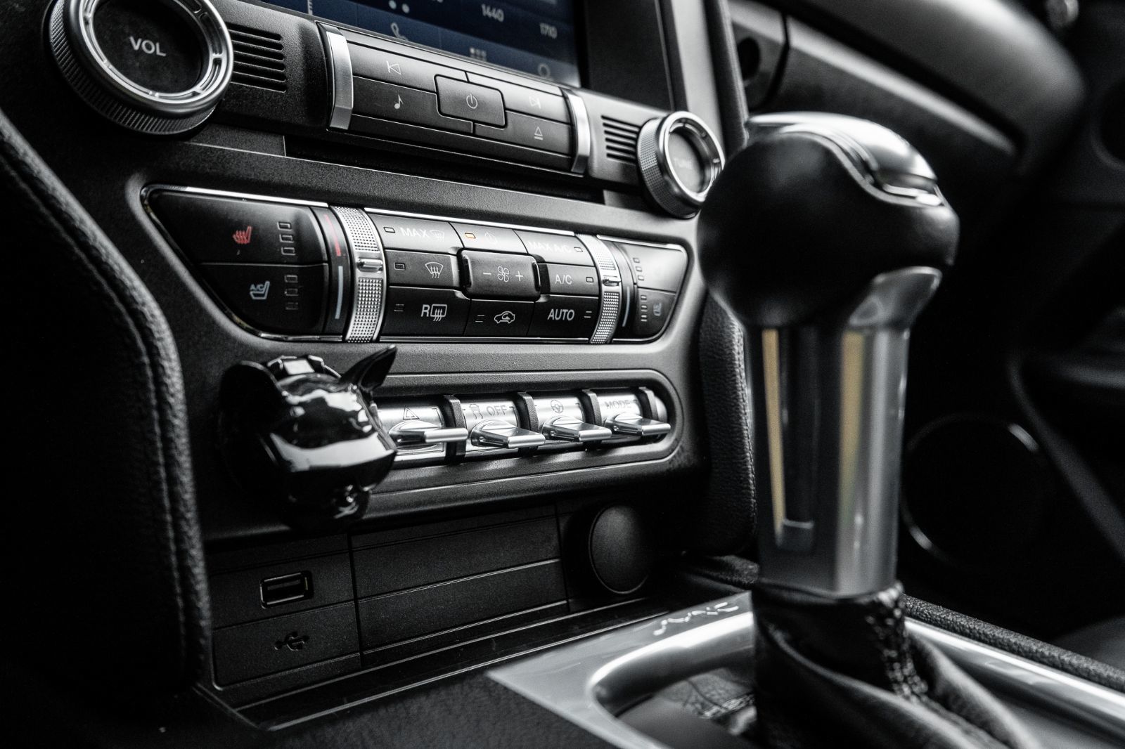 2018 Ford Mustang Ecoboost Premium-13