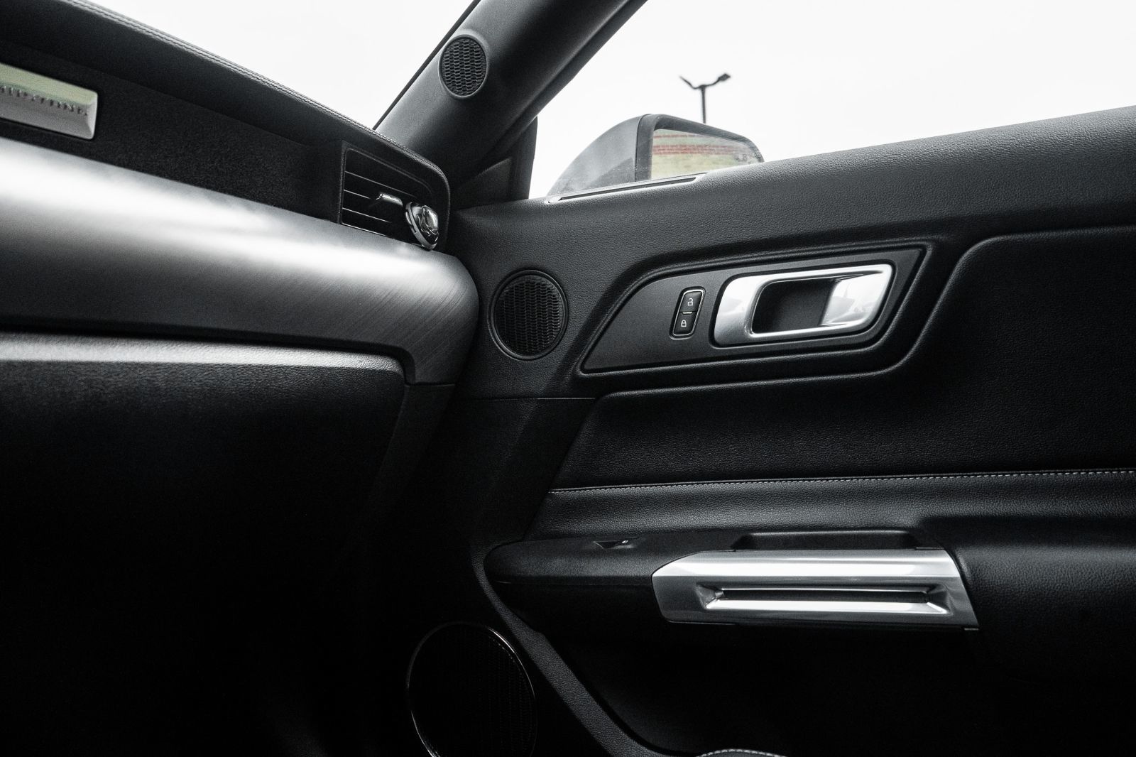 2018 Ford Mustang Ecoboost Premium-16