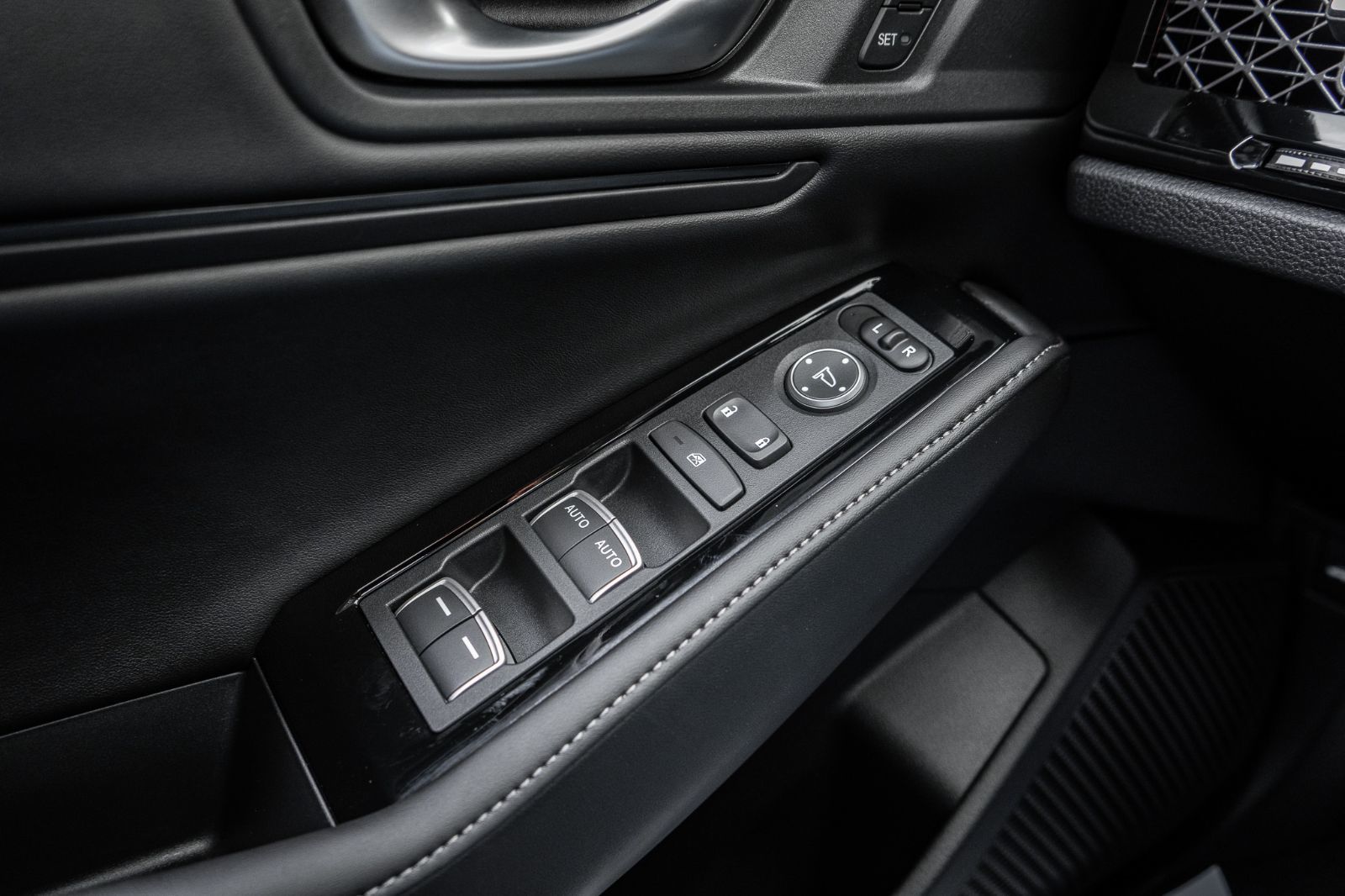 2025 Honda Accord Hybrid Touring-24