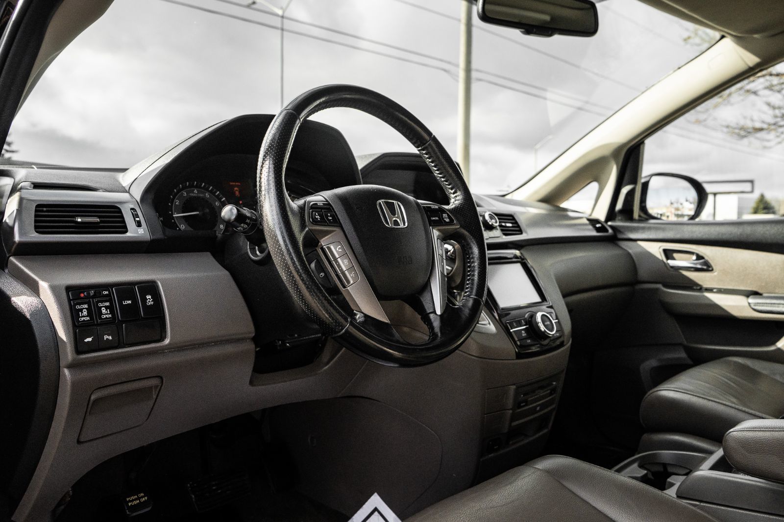 2017 Honda Odyssey Touring-26