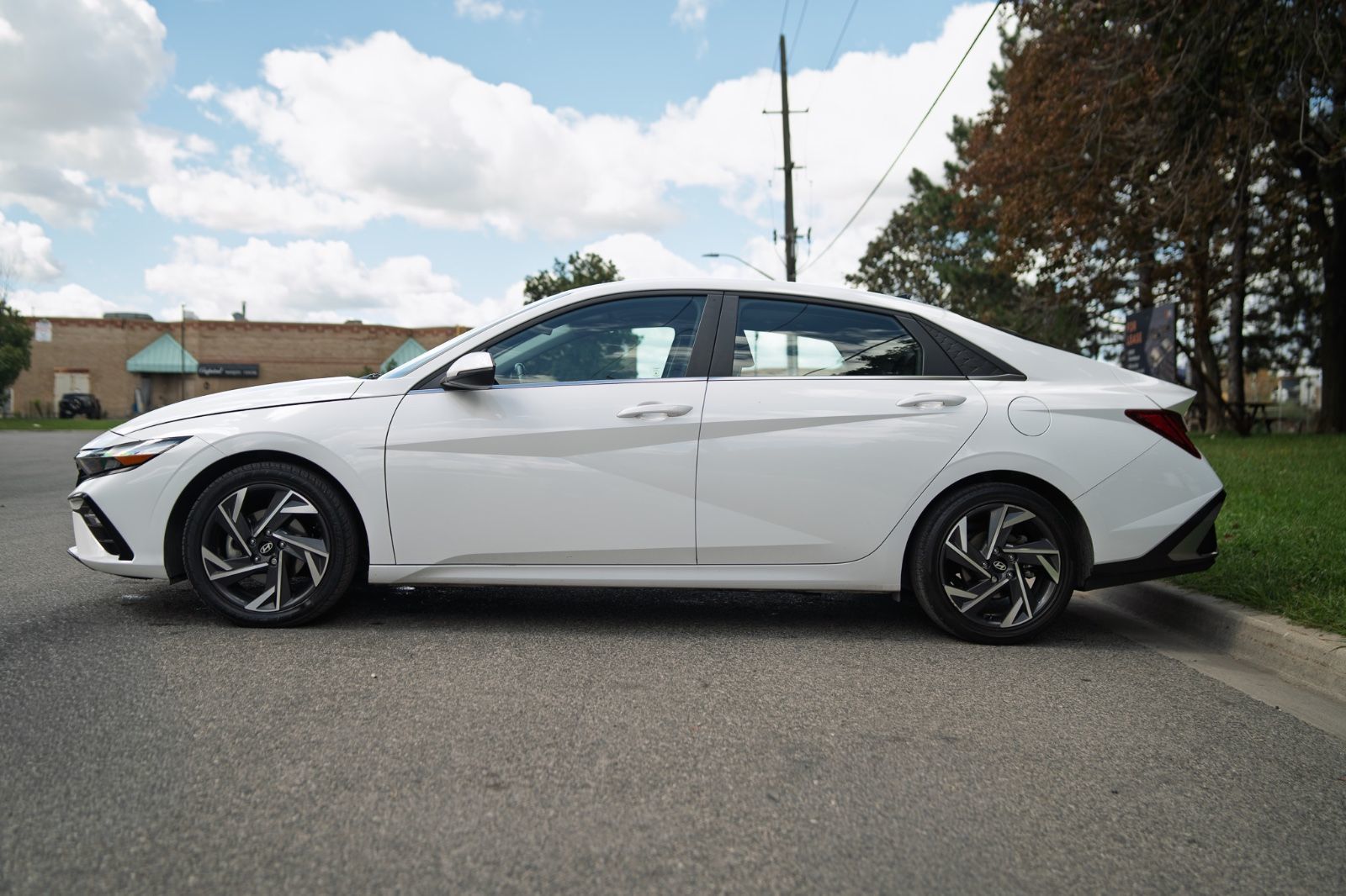 2024 Hyundai Elantra Hybrid Luxury-3