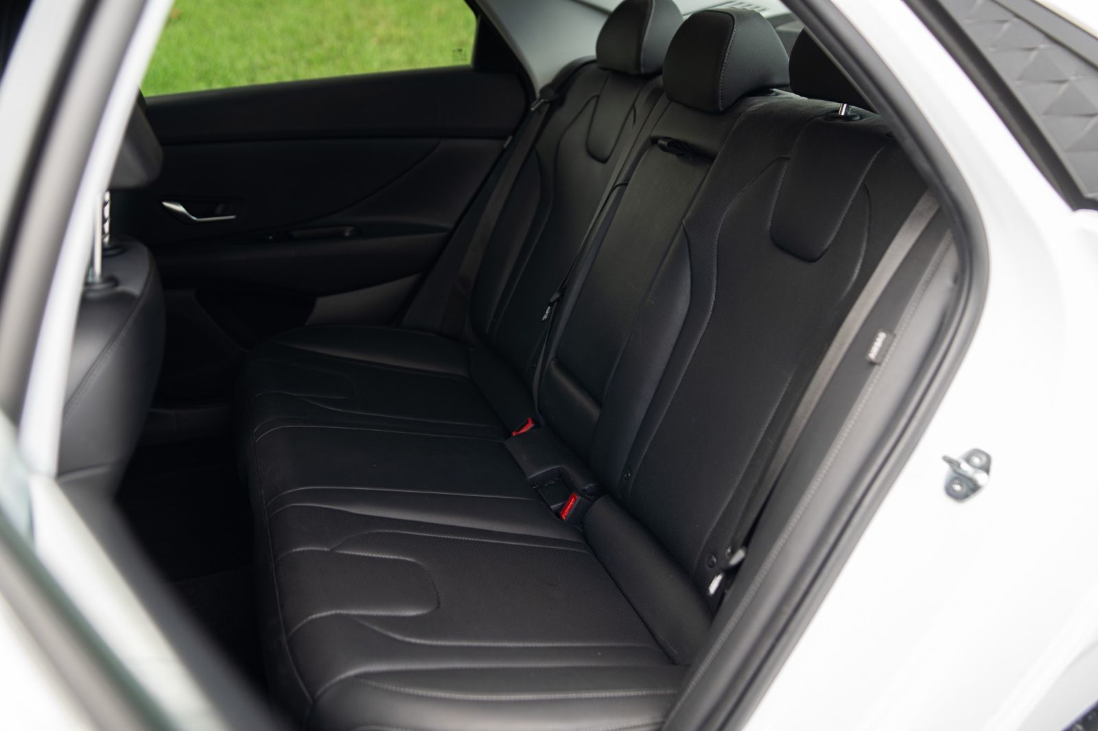 2024 Hyundai Elantra Hybrid Luxury-23