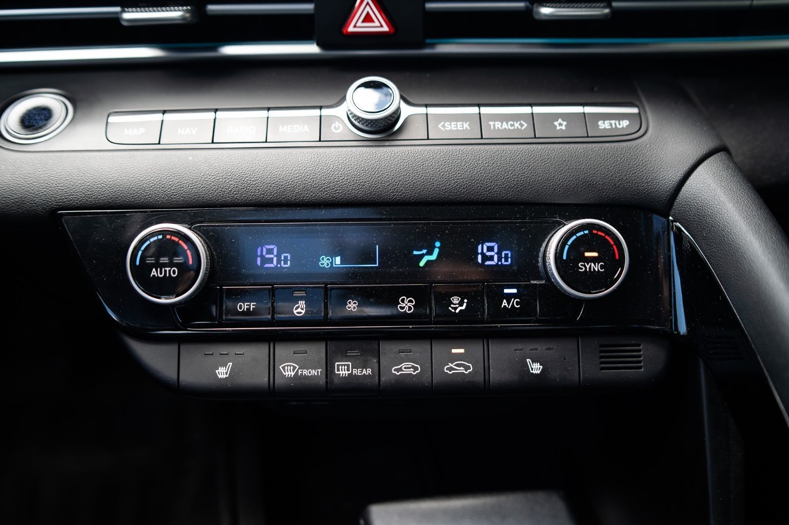 2024 Hyundai Elantra Hybrid Luxury-16