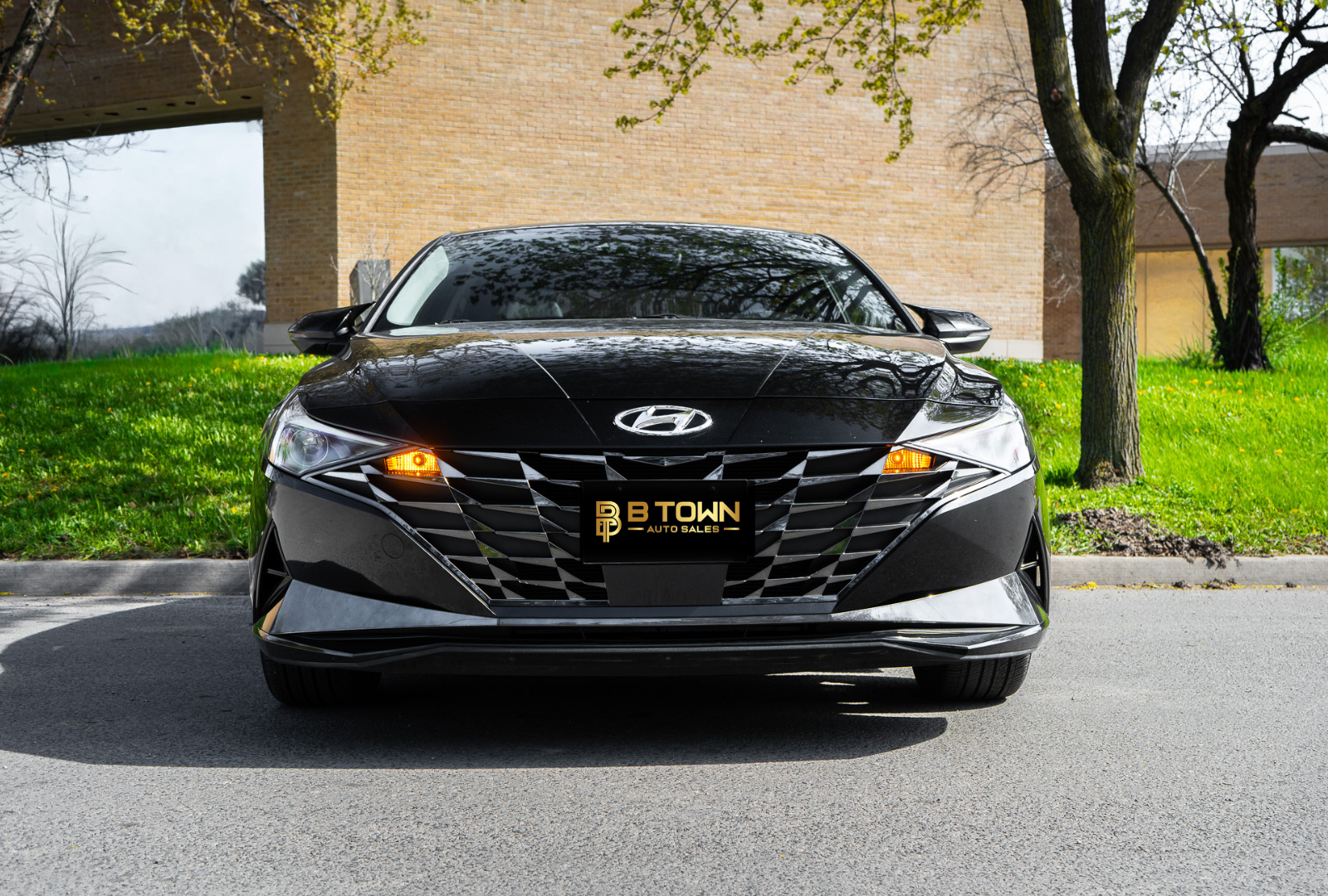 2023 Hyundai Elantra Luxury-1