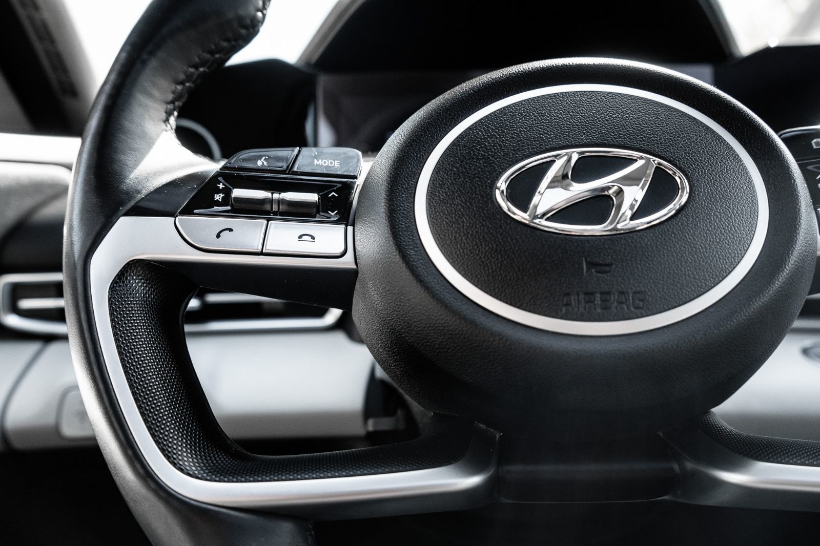 2023 Hyundai Elantra Luxury-11