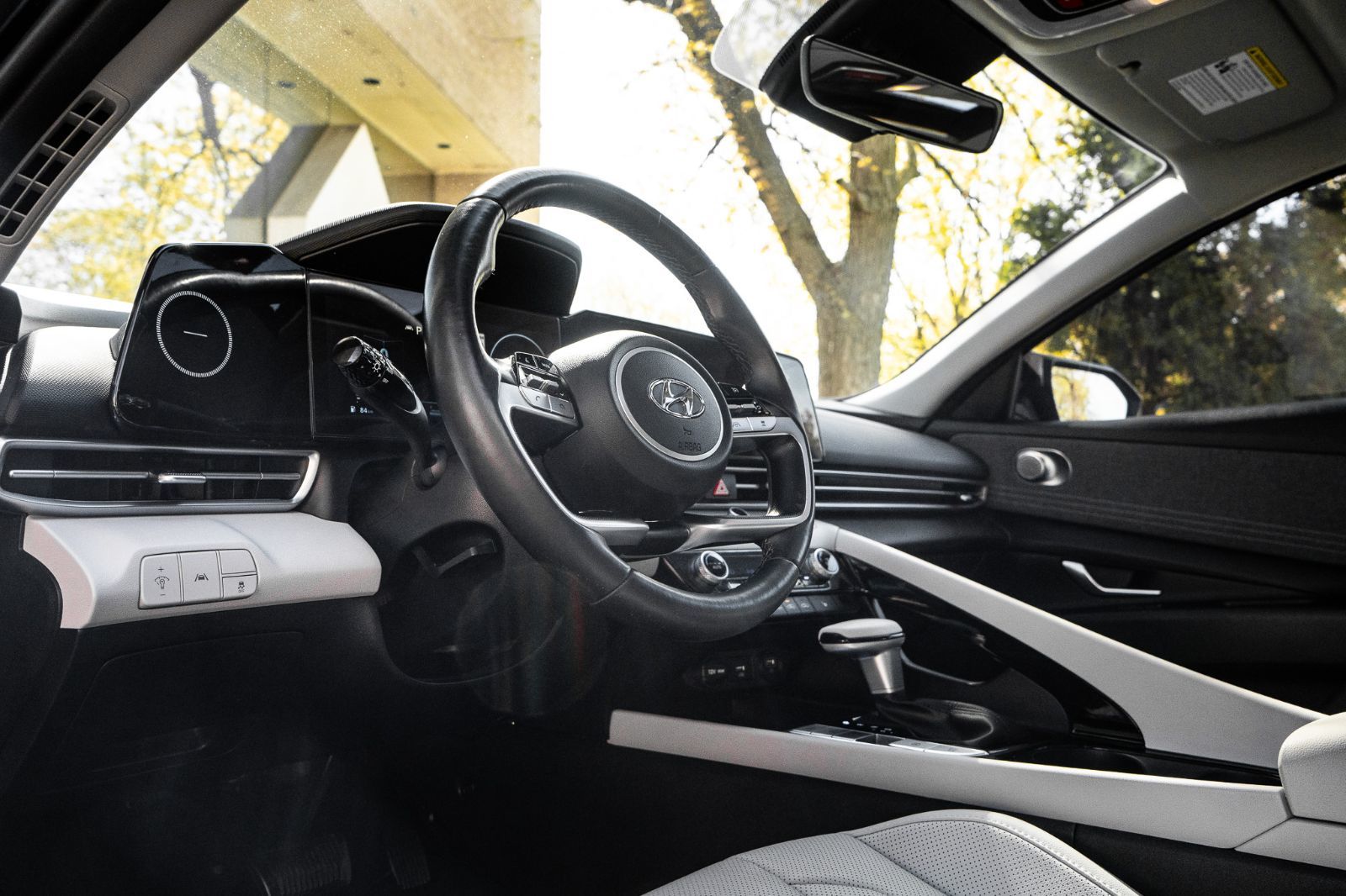 2023 Hyundai Elantra Luxury-24