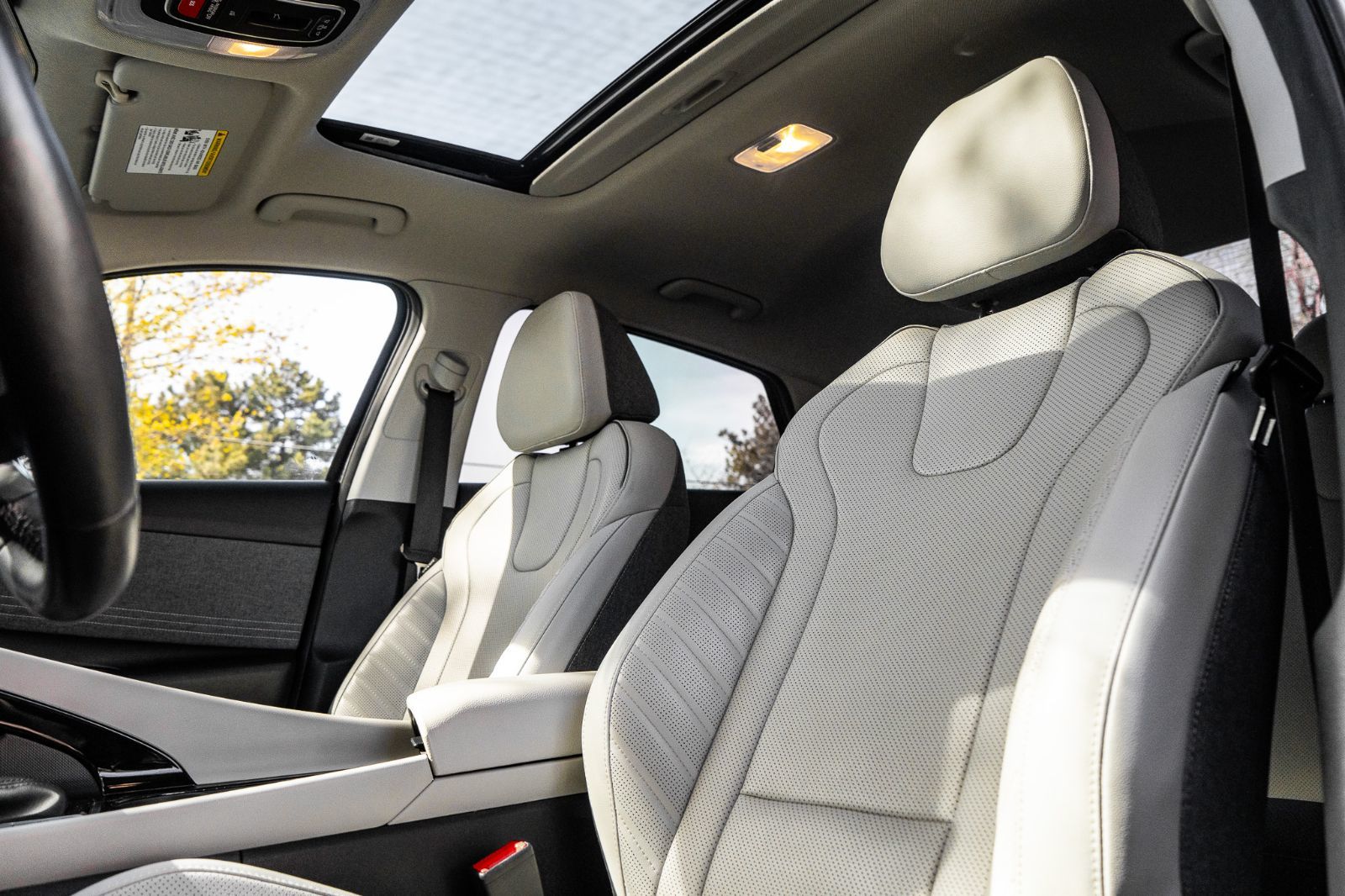 2023 Hyundai Elantra Luxury-25