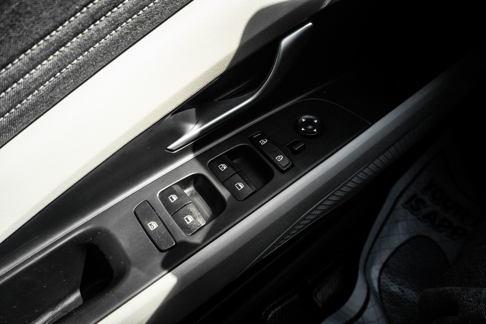 2023 Hyundai Elantra Luxury-22