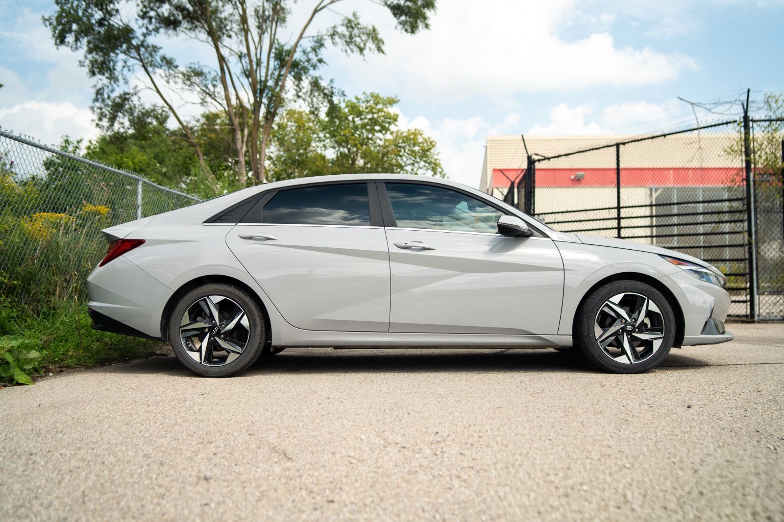 2023 Hyundai Elantra Luxury-4