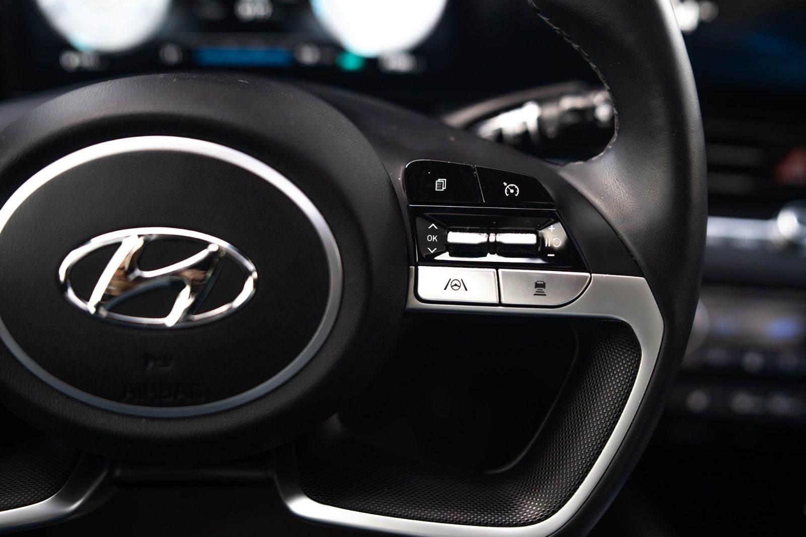 2023 Hyundai Elantra Luxury-9