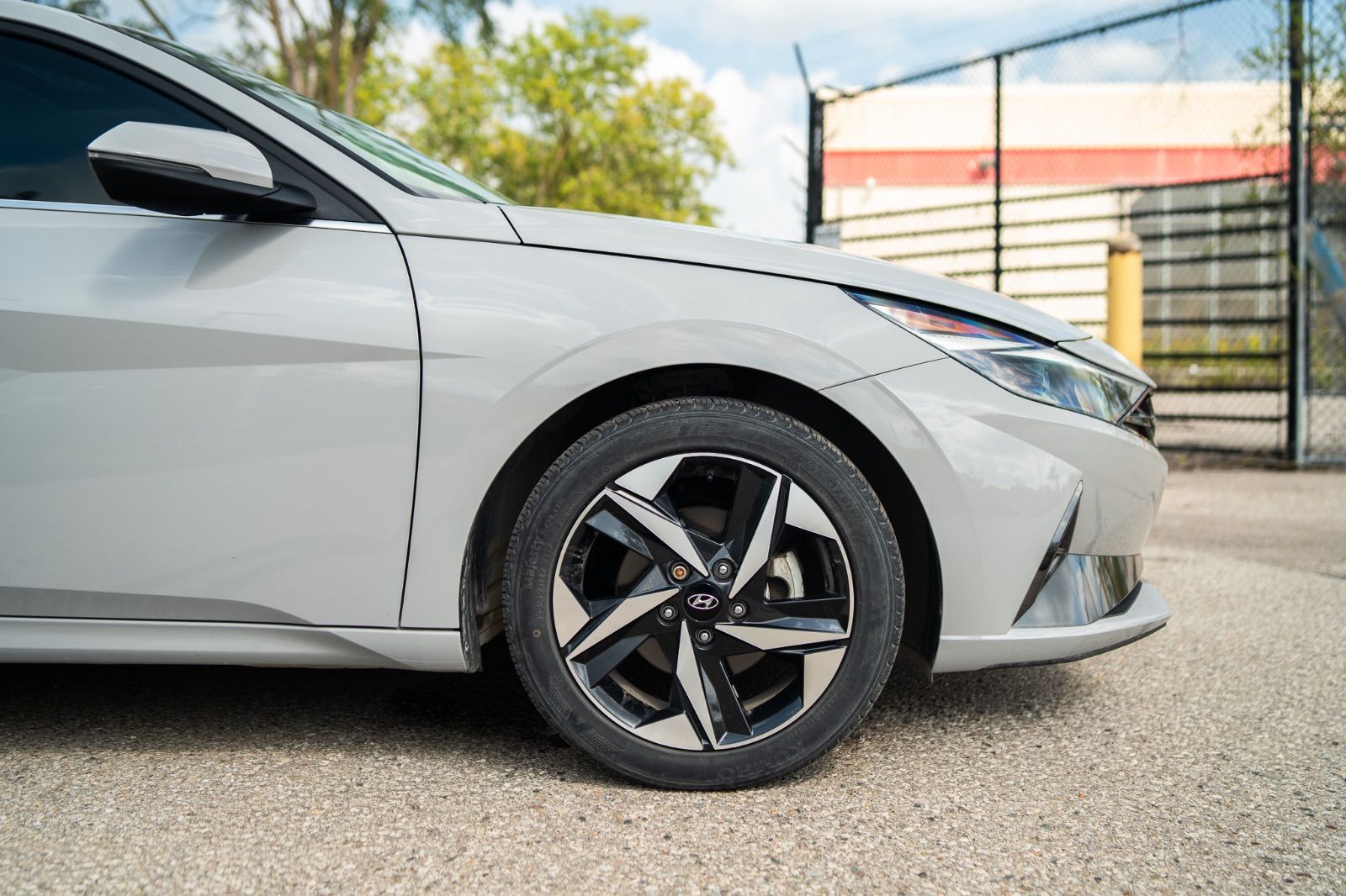 2023 Hyundai Elantra Luxury-3