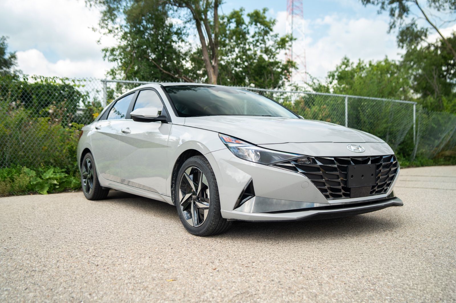 2023 Hyundai Elantra Luxury-2