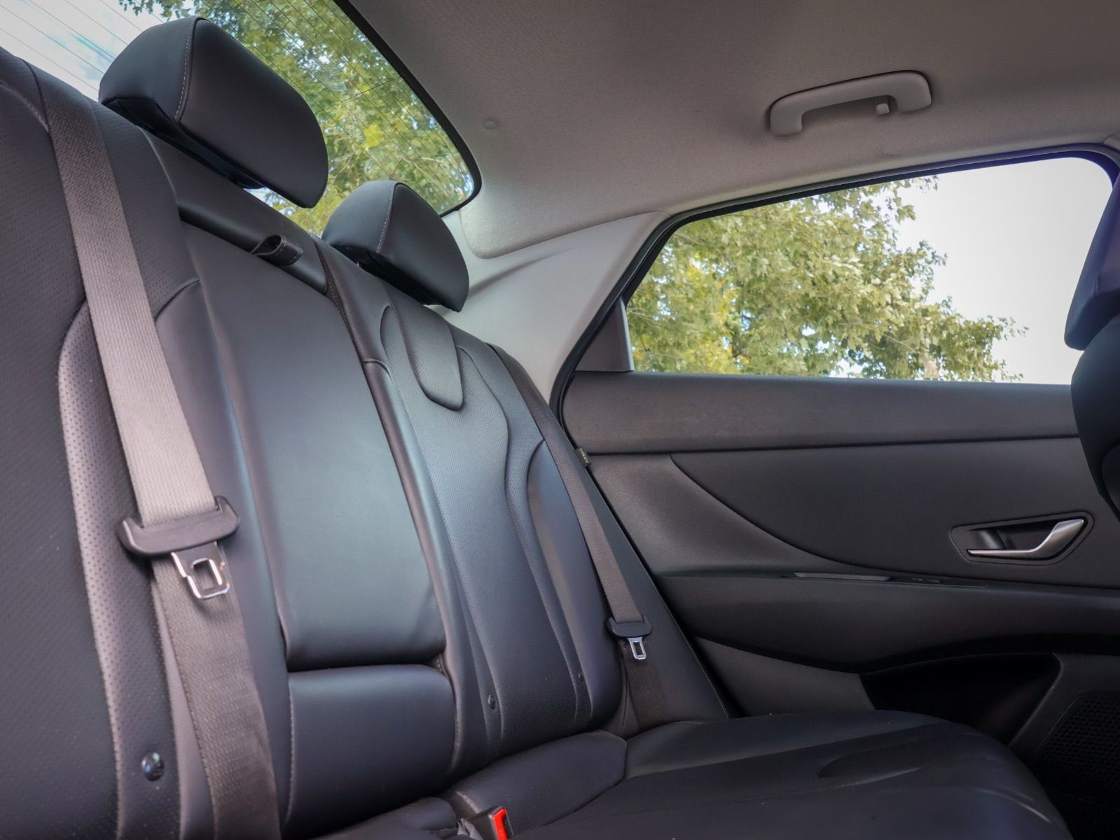 2024 Hyundai Elantra Luxury-24