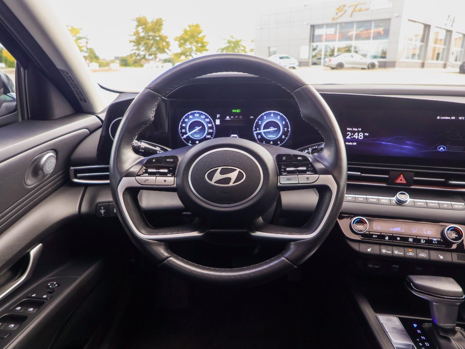 2024 Hyundai Elantra Luxury-8
