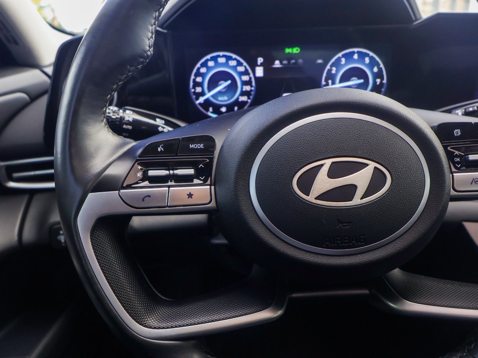 2024 Hyundai Elantra Luxury-10
