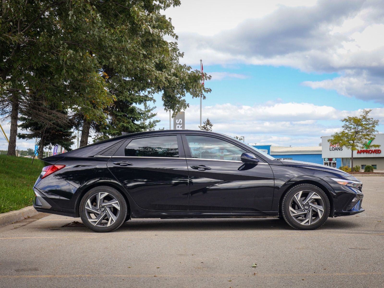 2024 Hyundai Elantra Luxury-4
