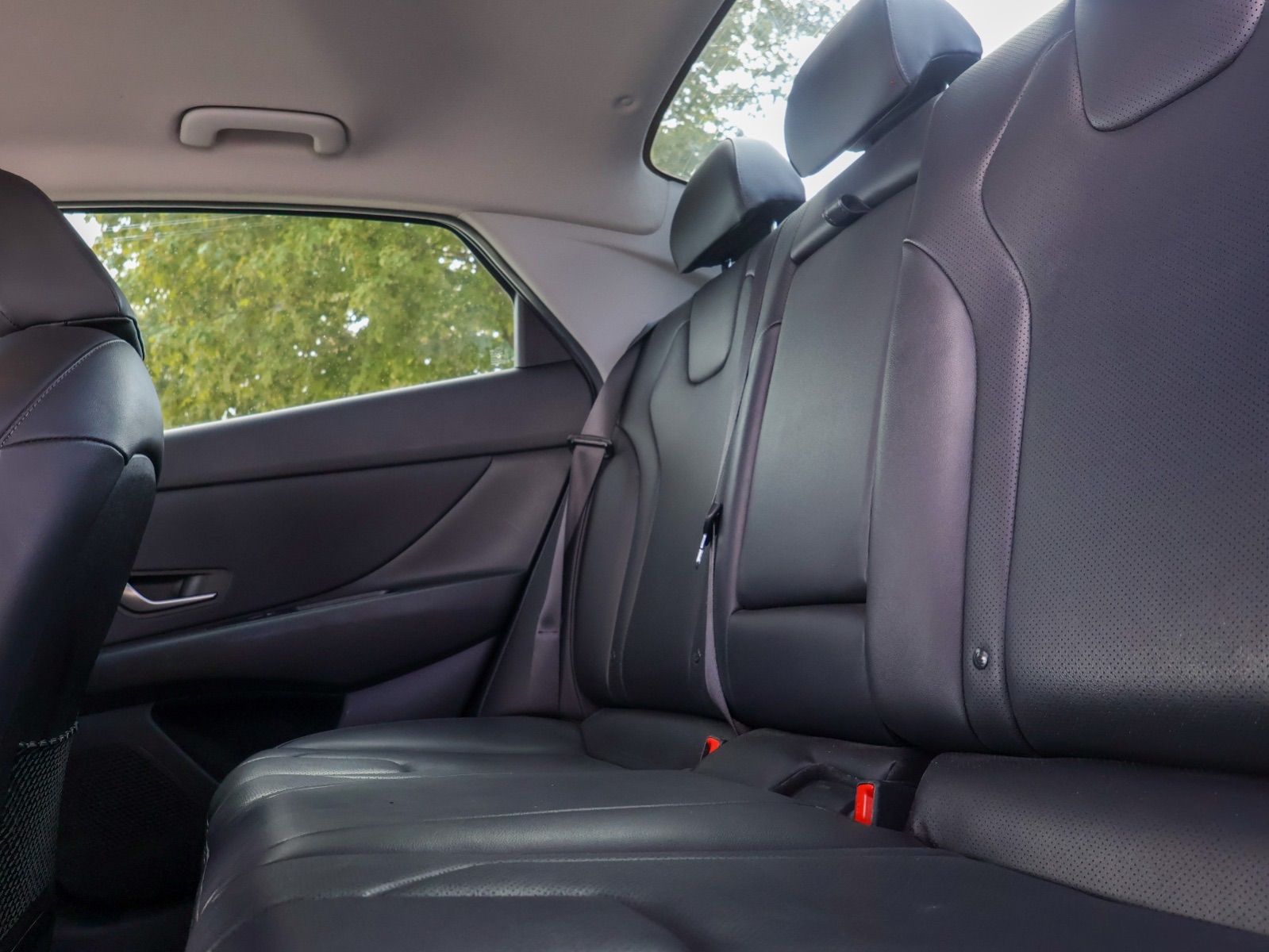 2024 Hyundai Elantra Luxury-23