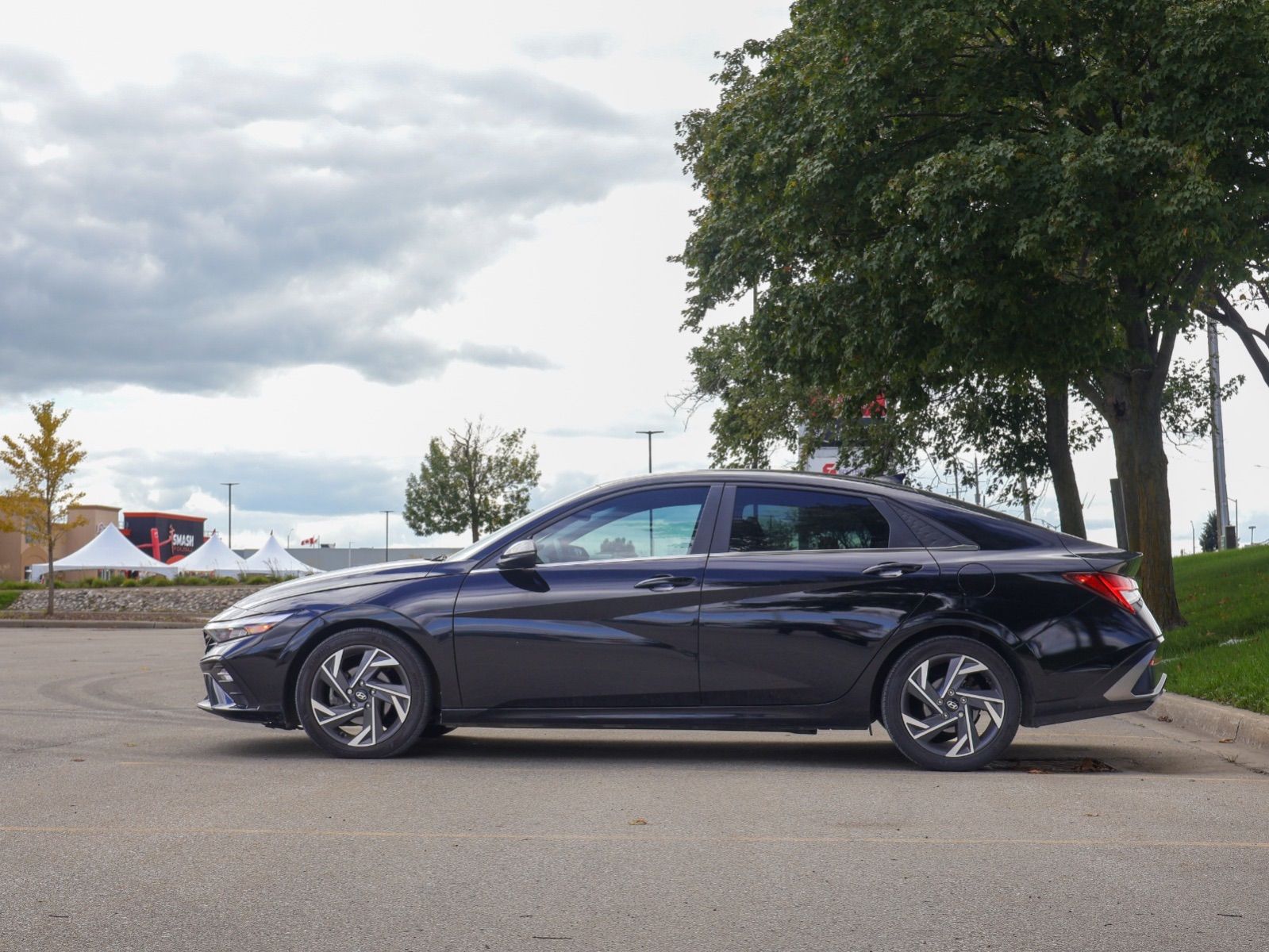 2024 Hyundai Elantra Luxury-3