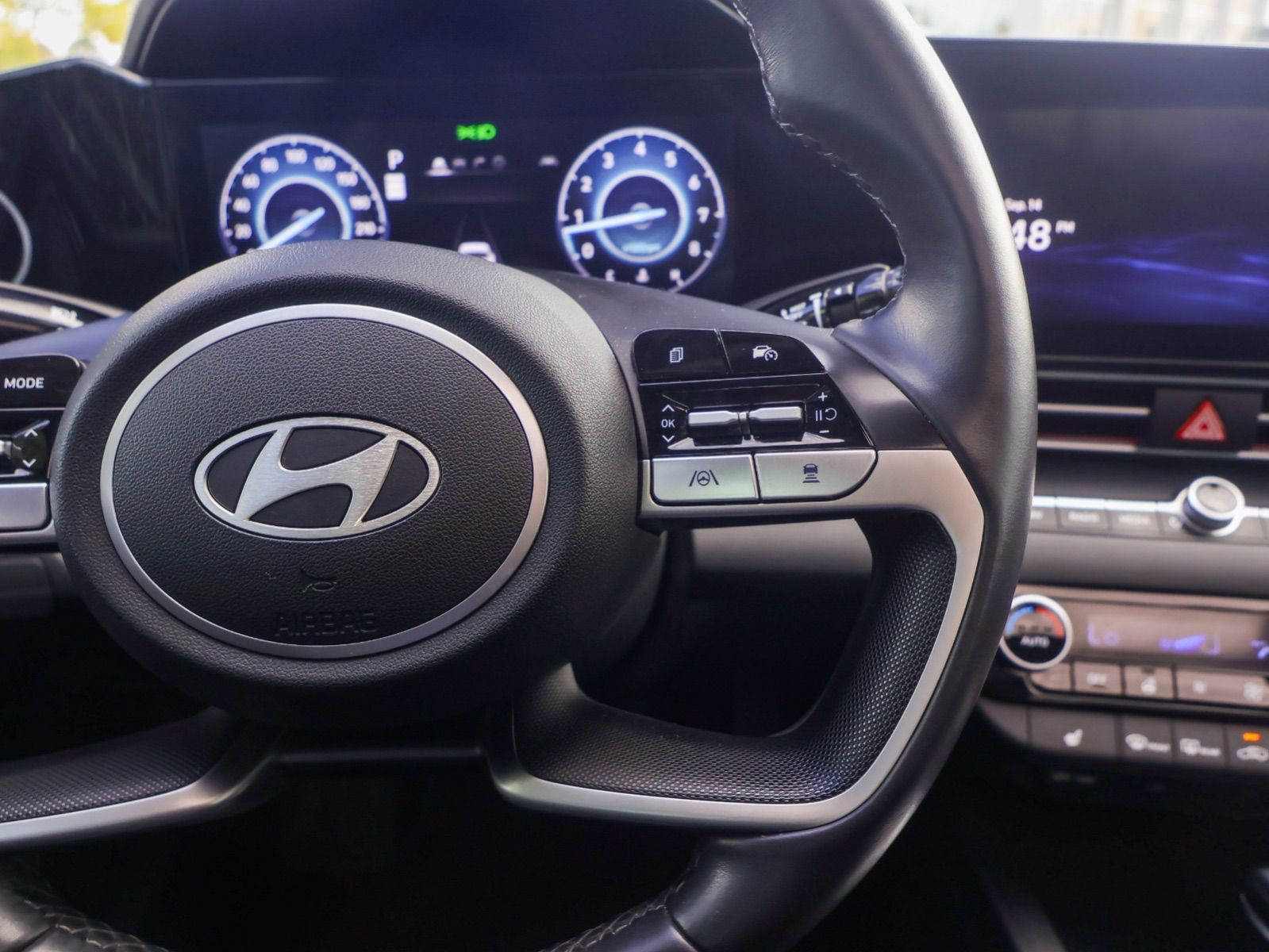 2024 Hyundai Elantra Luxury-9