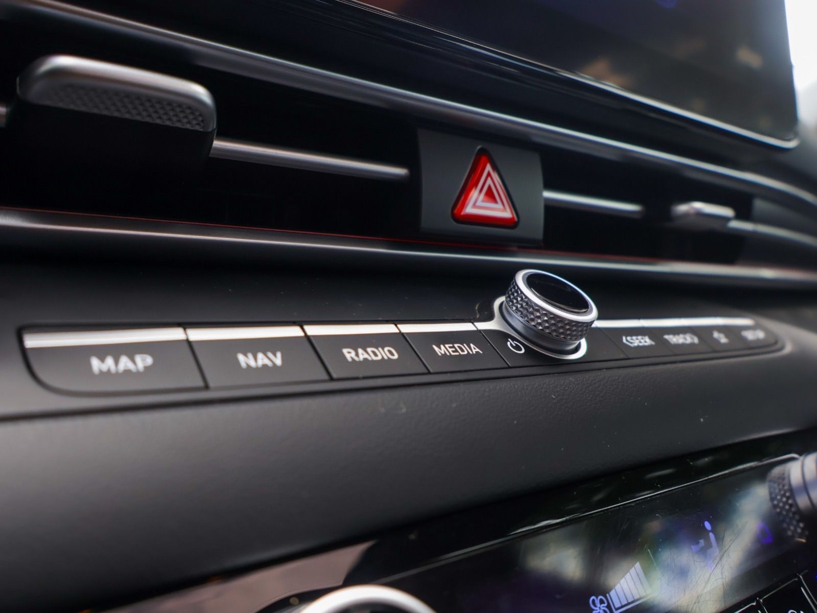 2024 Hyundai Elantra Luxury-20