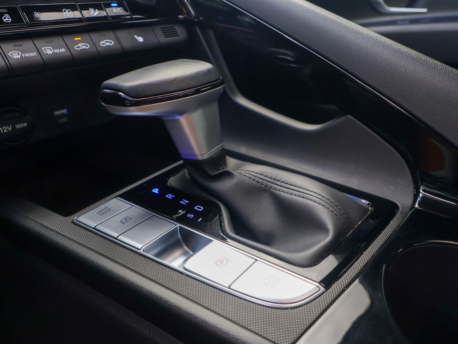 2024 Hyundai Elantra Luxury-17