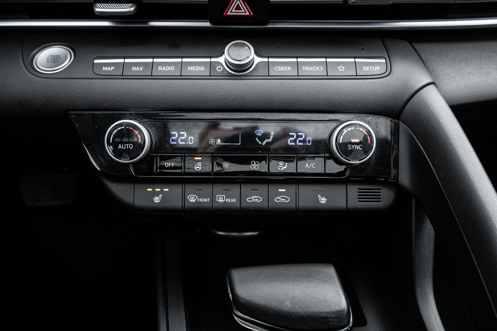 2025 Hyundai Elantra Preferred TECH-15