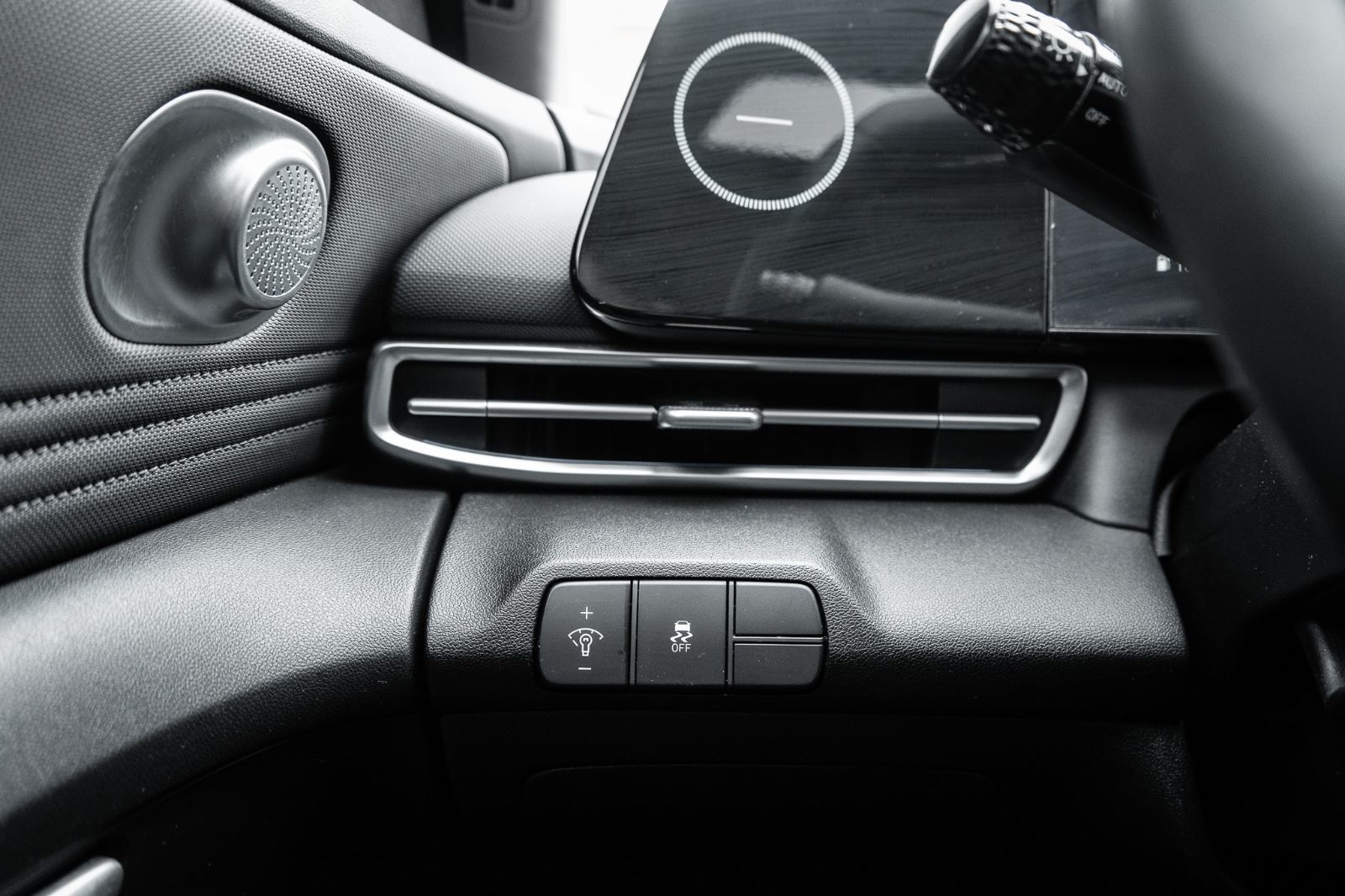 2025 Hyundai Elantra Preferred TECH-19