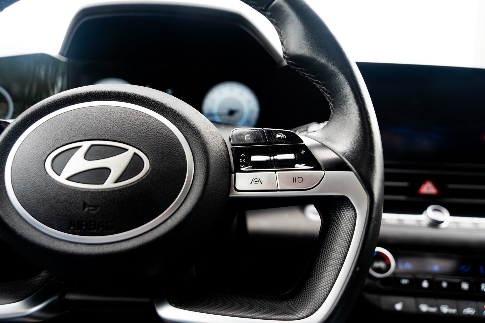 2025 Hyundai Elantra Preferred Tech-15
