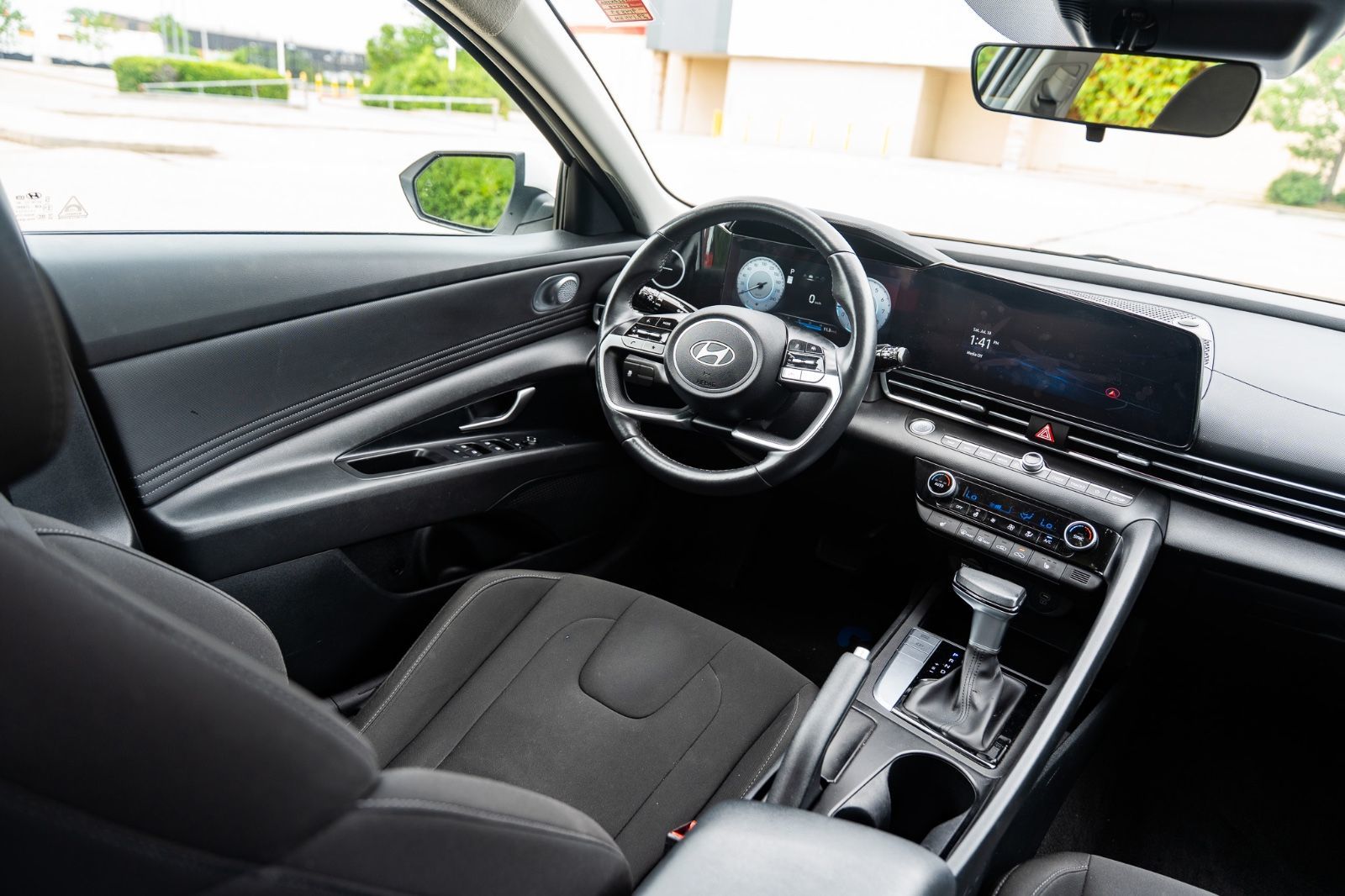 2025 Hyundai Elantra Preferred Tech-17