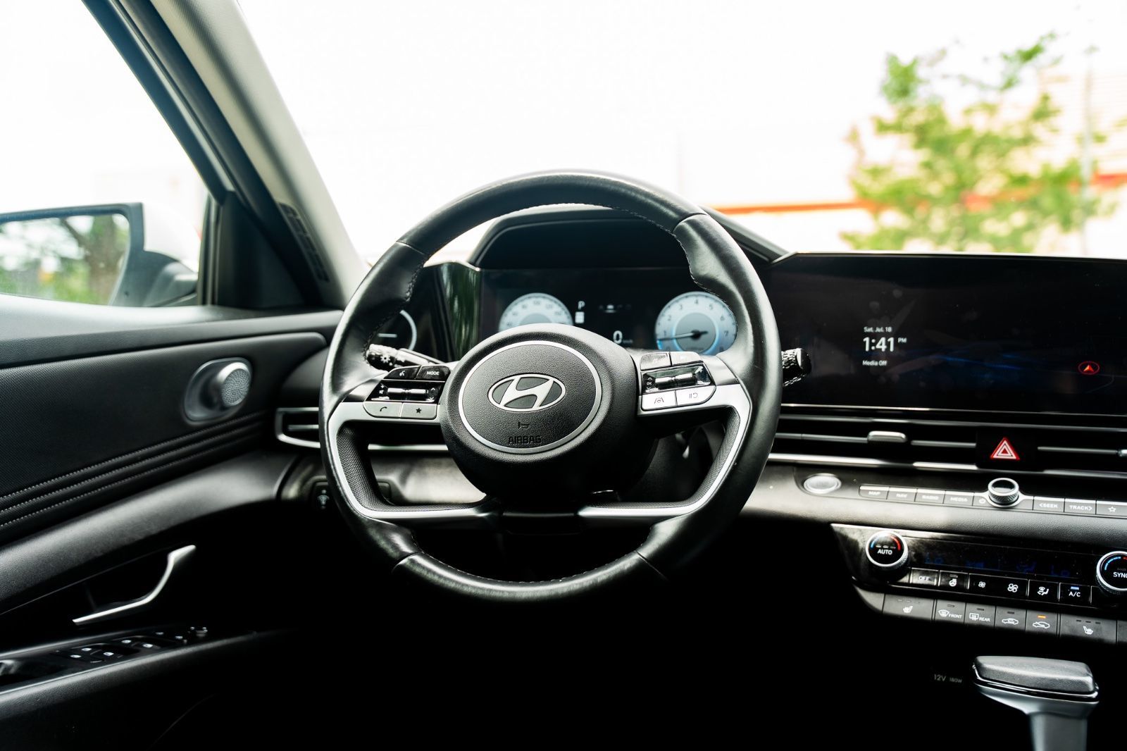 2025 Hyundai Elantra Preferred Tech-12
