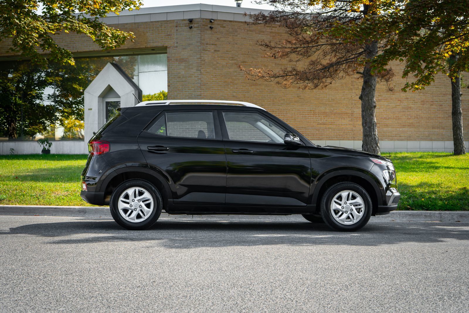 2023 Hyundai Venue Preferred-3