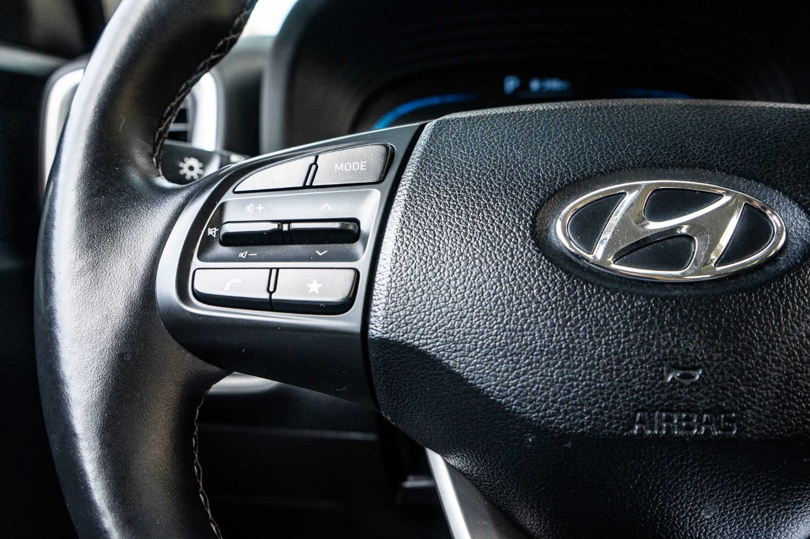 2023 Hyundai Venue Preferred-10